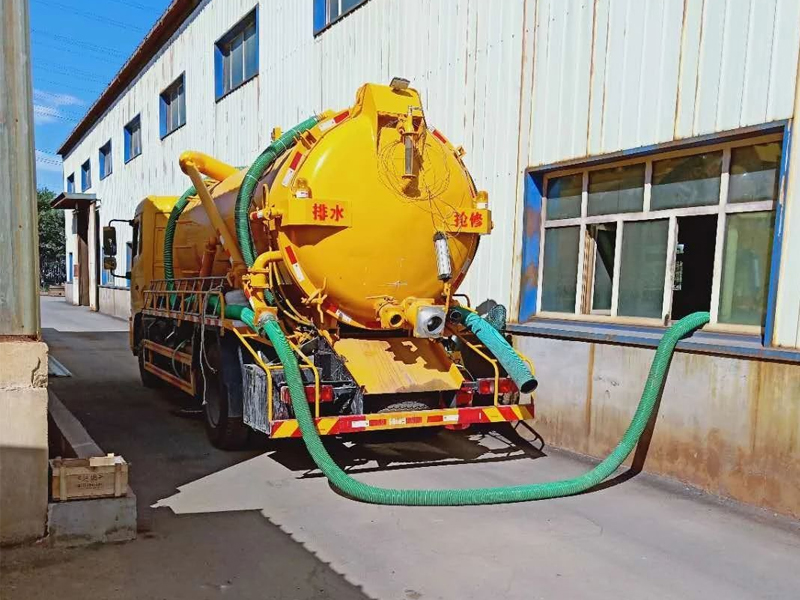 龙蟠里厂区化粪池清理