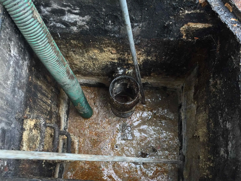 龙蟠里隔油池清理